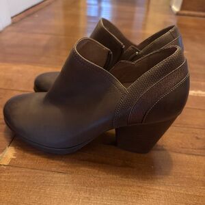 Dansko Women's Brown Ankle Boots
